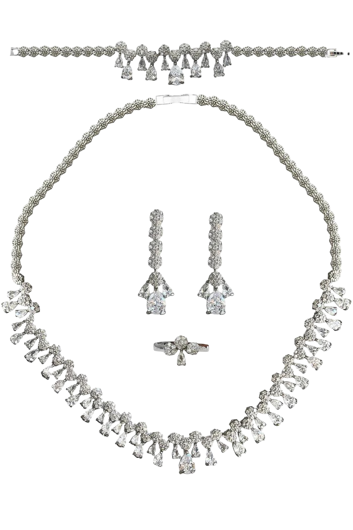 Davet & Özel Gün koleksiyonu için zarif Calire Kolye, Küpe, Bileklik ve Yüzük Seti - özel anlarınızı taçlandıran pırlanta işçiliğiyle tasarlanmış lüks takı.