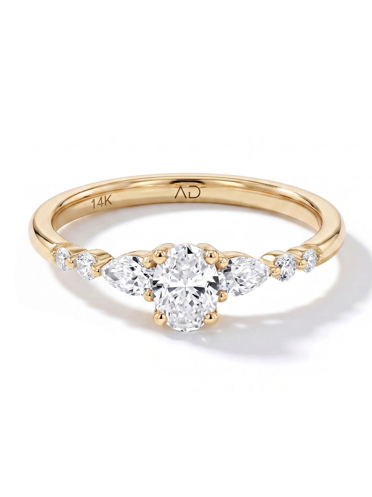 1.53CT Oval Taş Yanları Damla Kesim Tektaş Yüzük