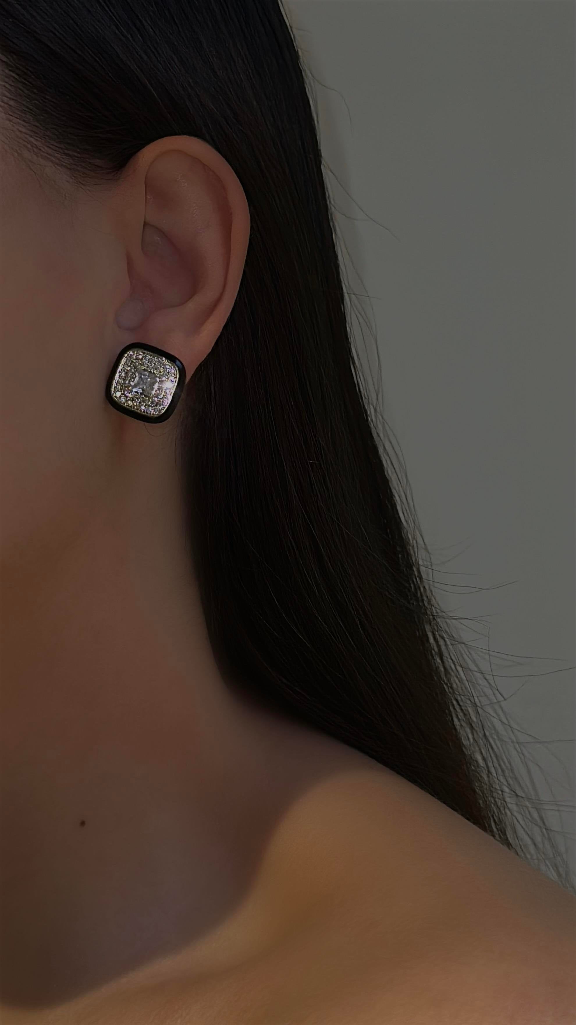 Nivae Earring