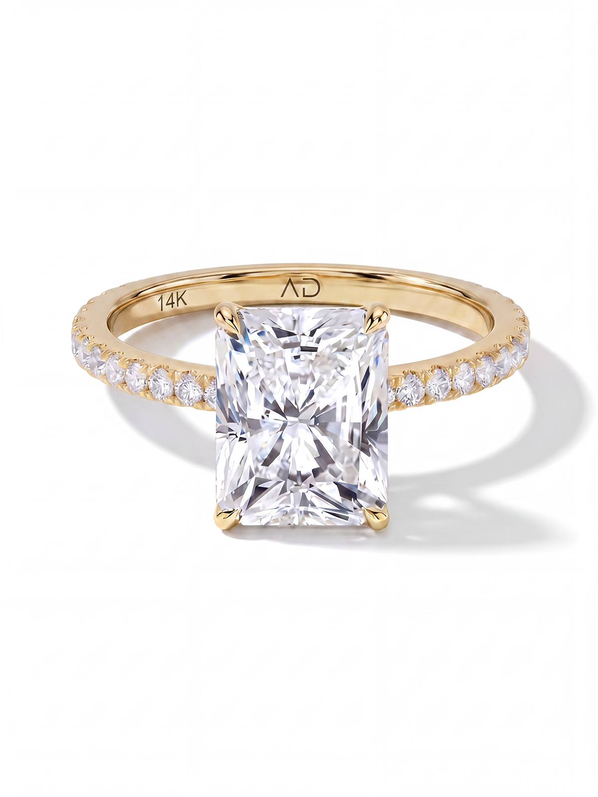 Radiant Kesim Kolu Taşlı Tektaş Yüzük