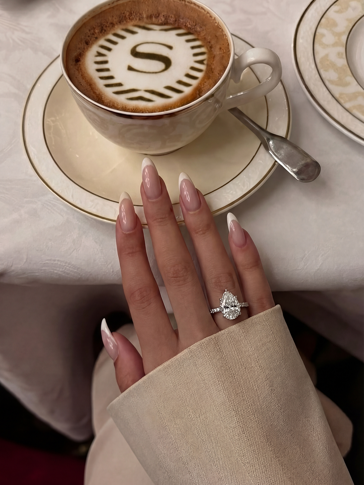 3.0CT | Damla Kesim Kolu Taşlı Yüzük