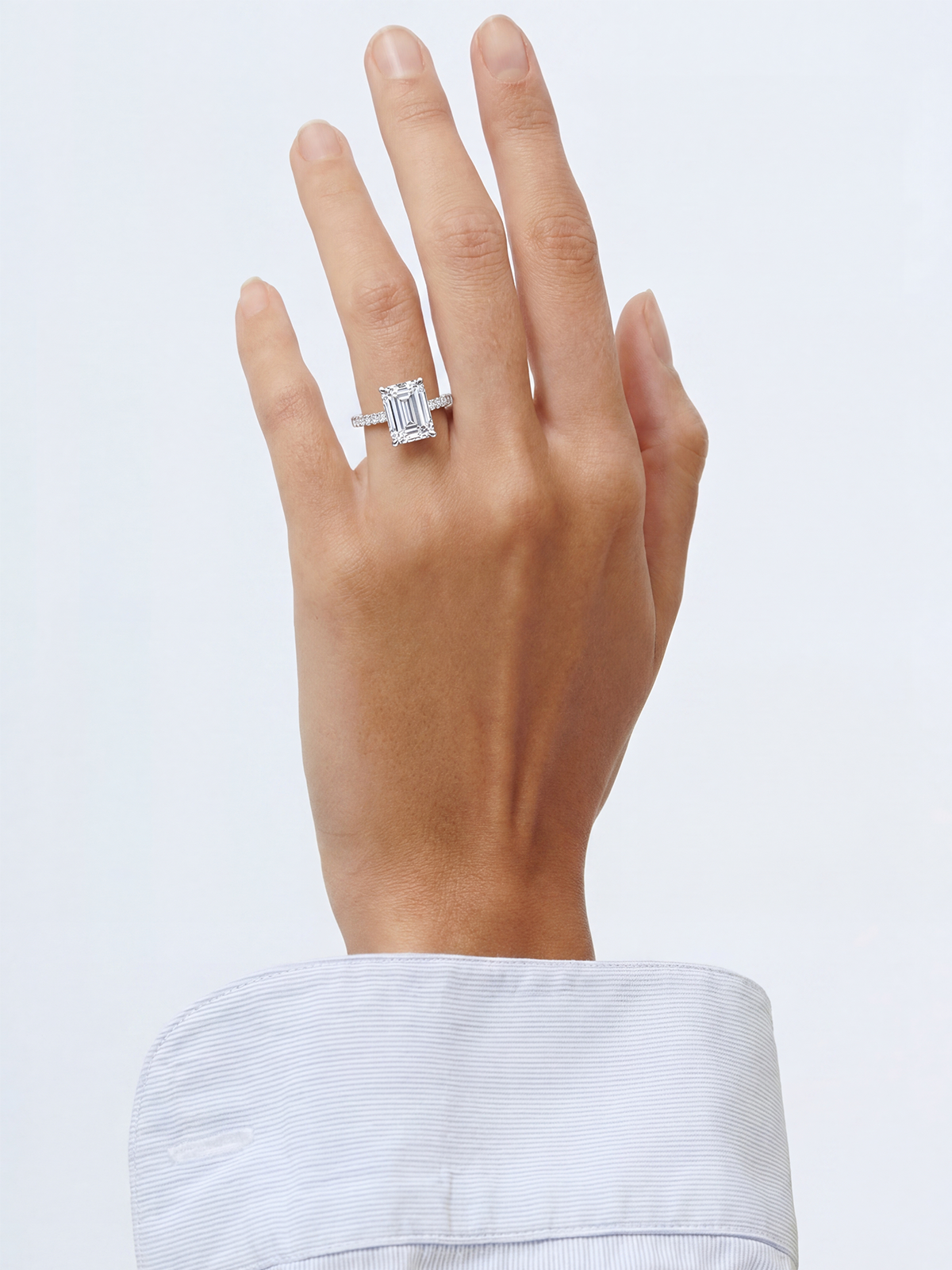 Emerald Kesim Kolu Taşlı Tektaş Yüzük