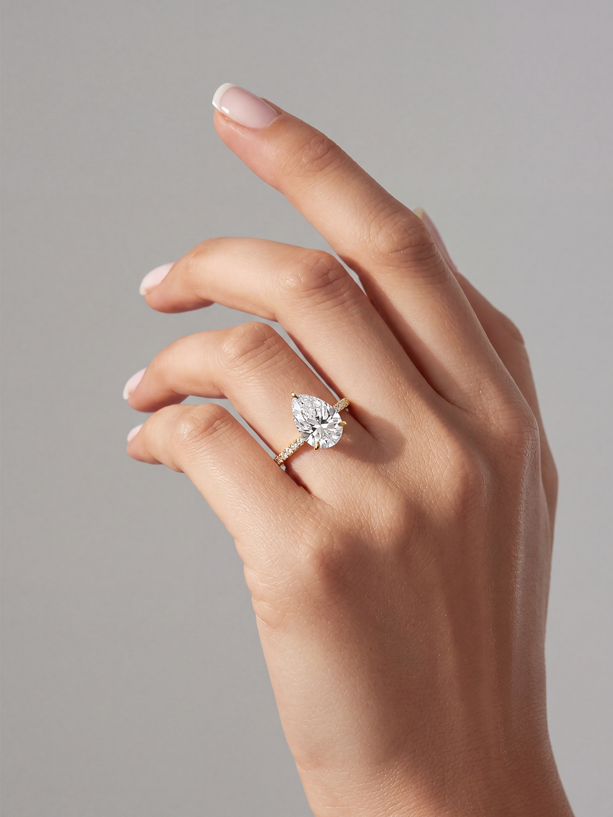 Damla Kesim Kolu Taşlı Tektaş Yüzük