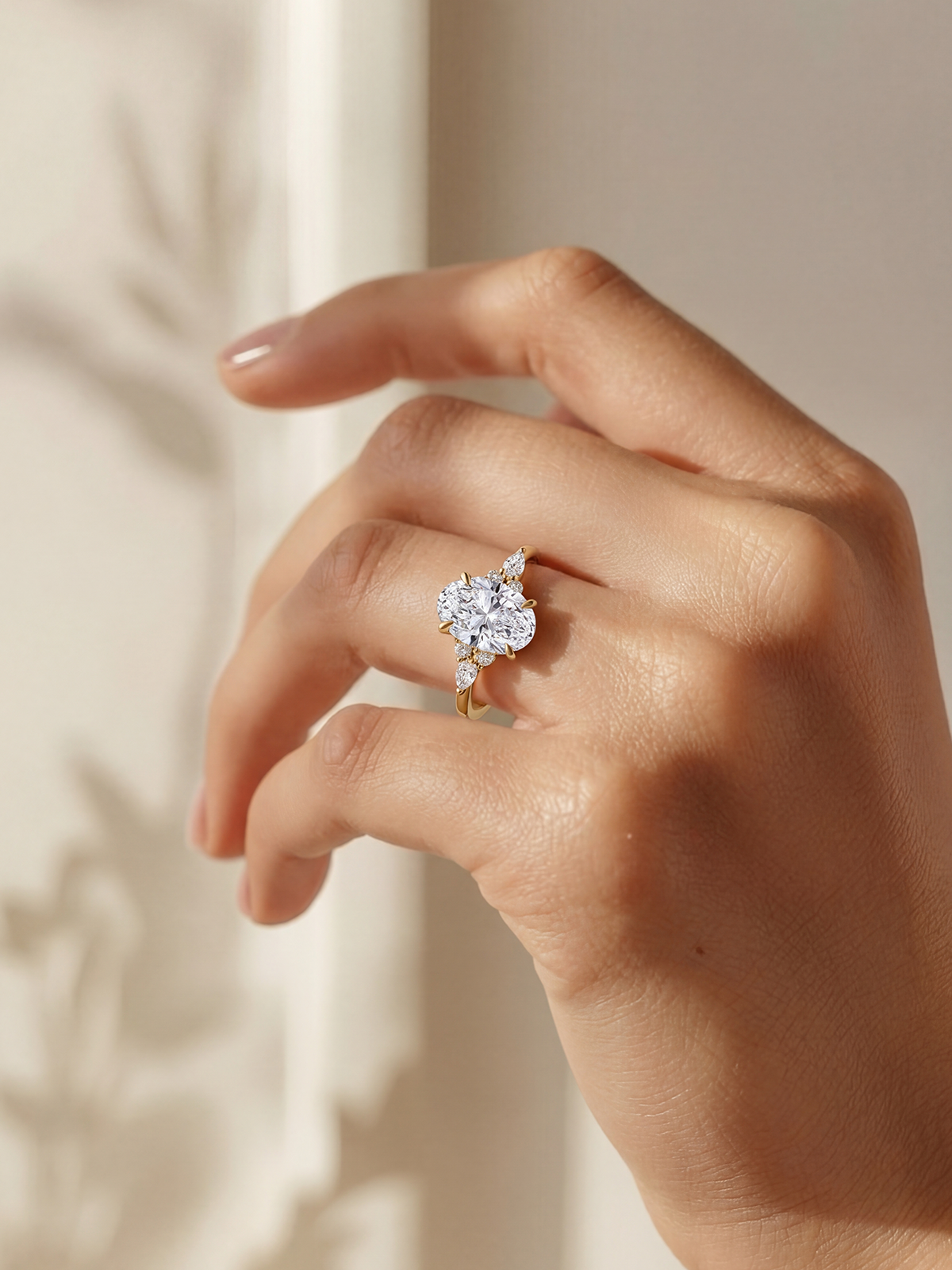 1.30CT Oval Taş Yanları Markiz Kesim Tektaş Yüzük