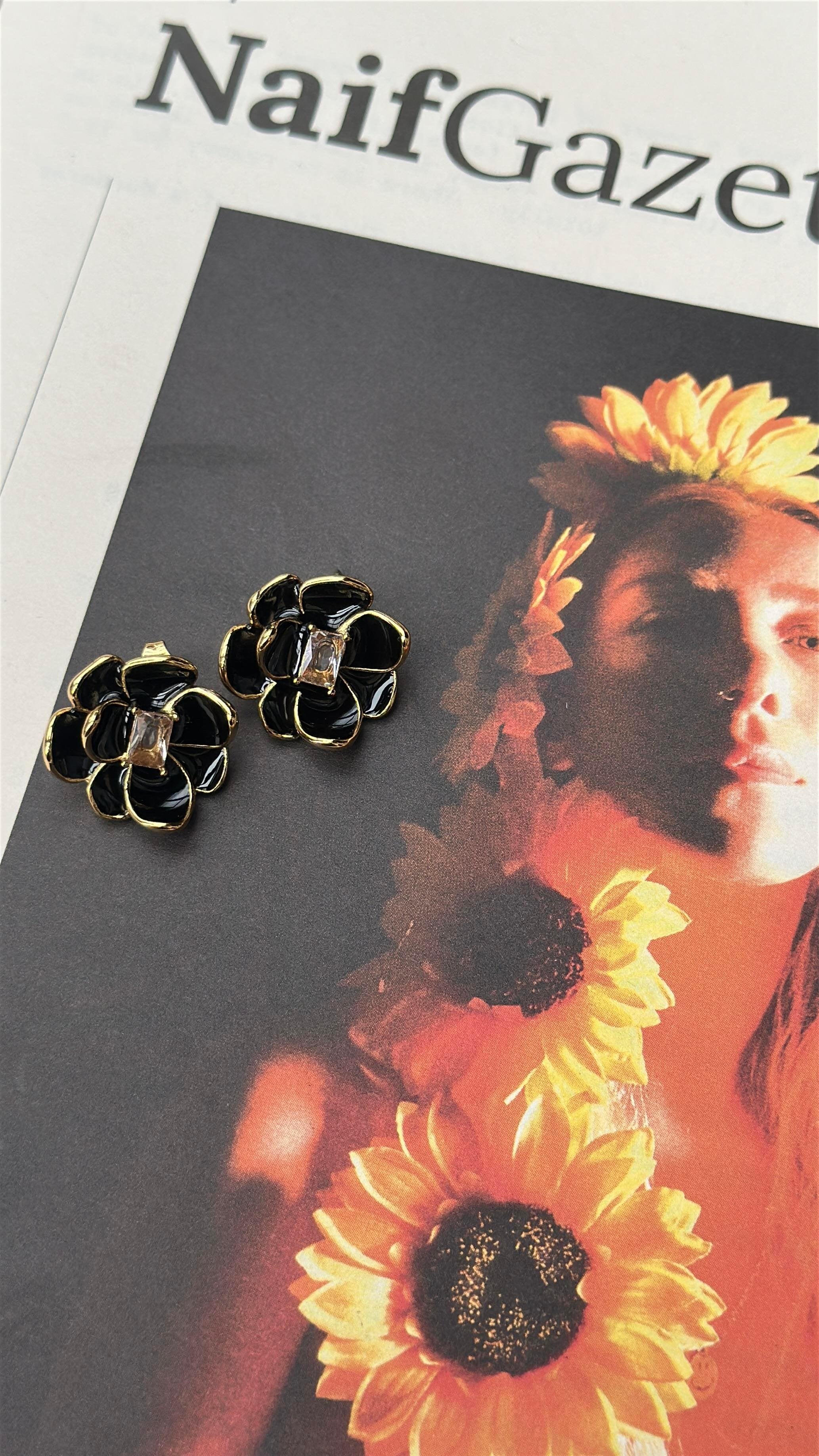 Thavira Earring