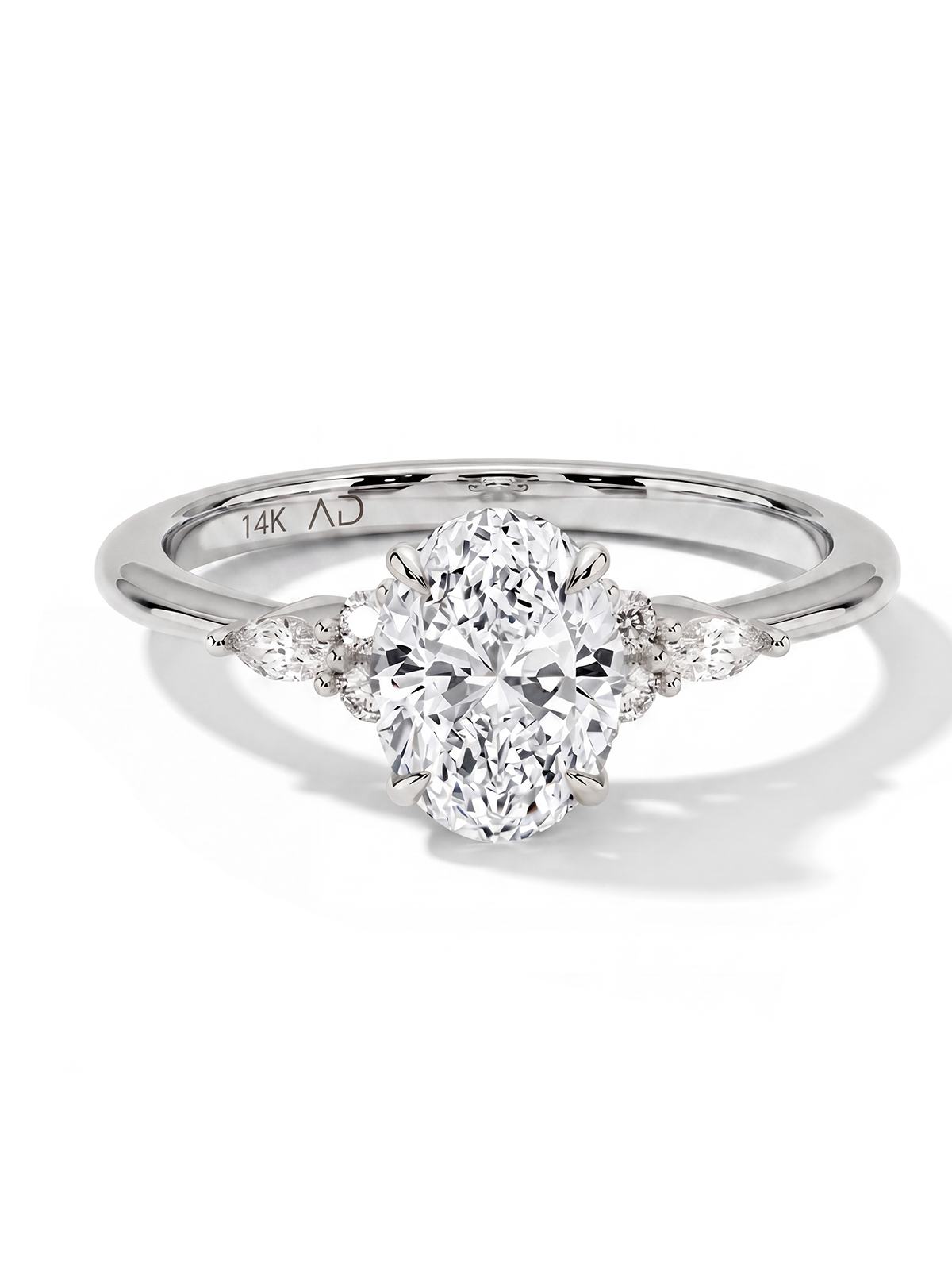 1.30CT Oval Taş Yanları Markiz Kesim Tektaş Yüzük