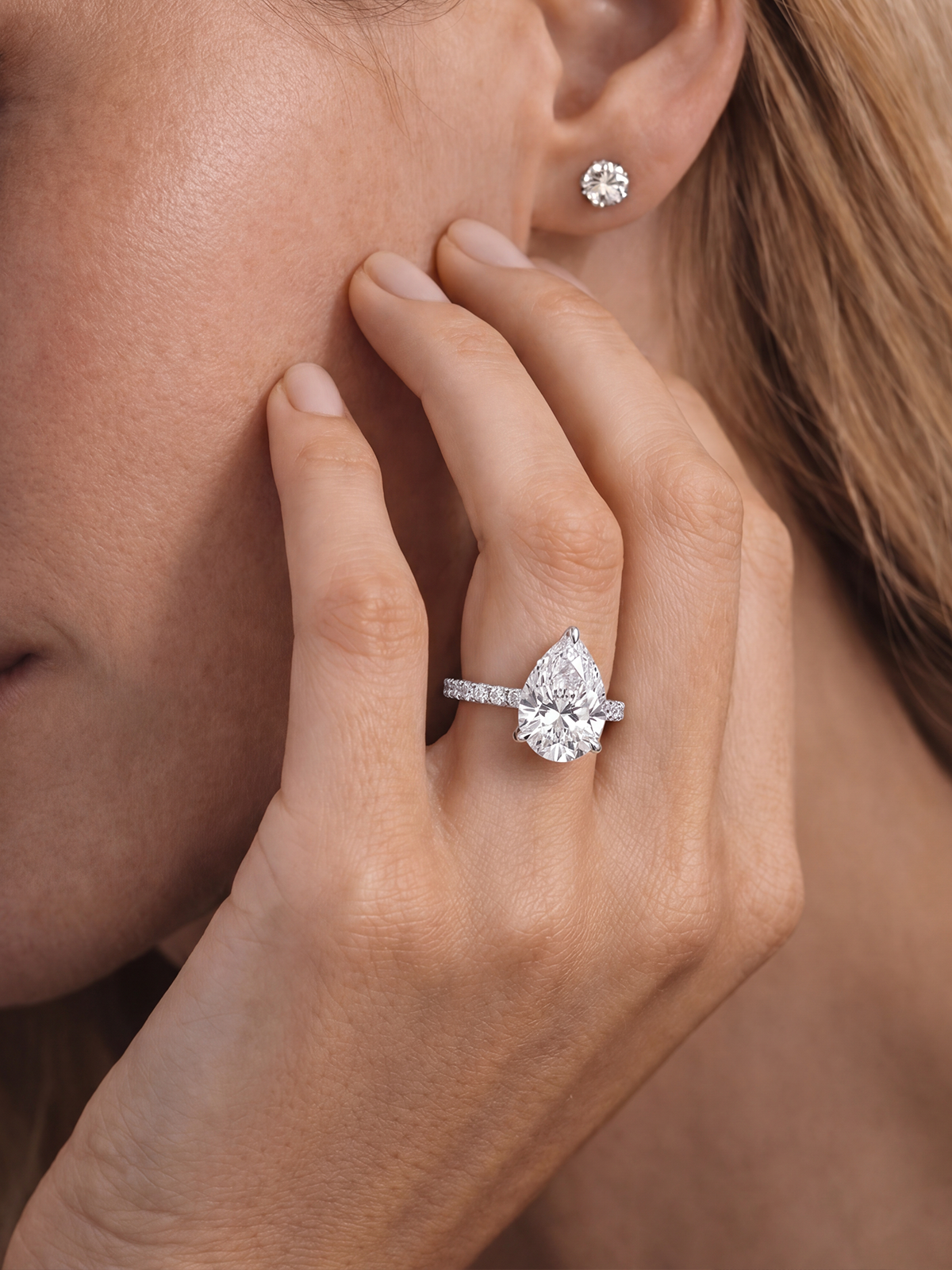 Damla Kesim Kolu Taşlı Tektaş Yüzük