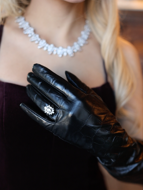 Amelia Bileklik - Gümüş tonlarında, lüks zirkon taşlarla bezel fried bileklik.