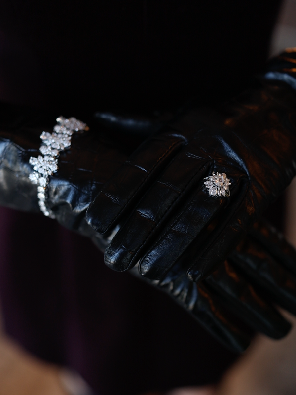 Amelia Kolye - Zarif gümüş rodyum kaplama kolye seti, şık zirkon taşlarıyla tasarlandı.