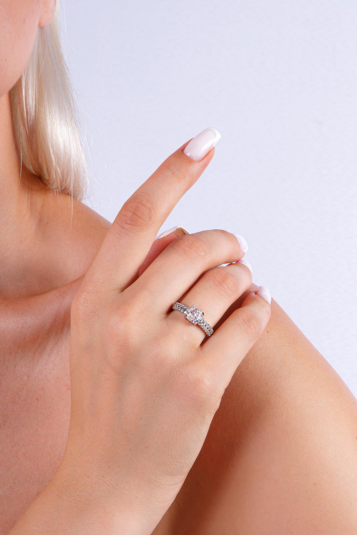 Naira Ring
