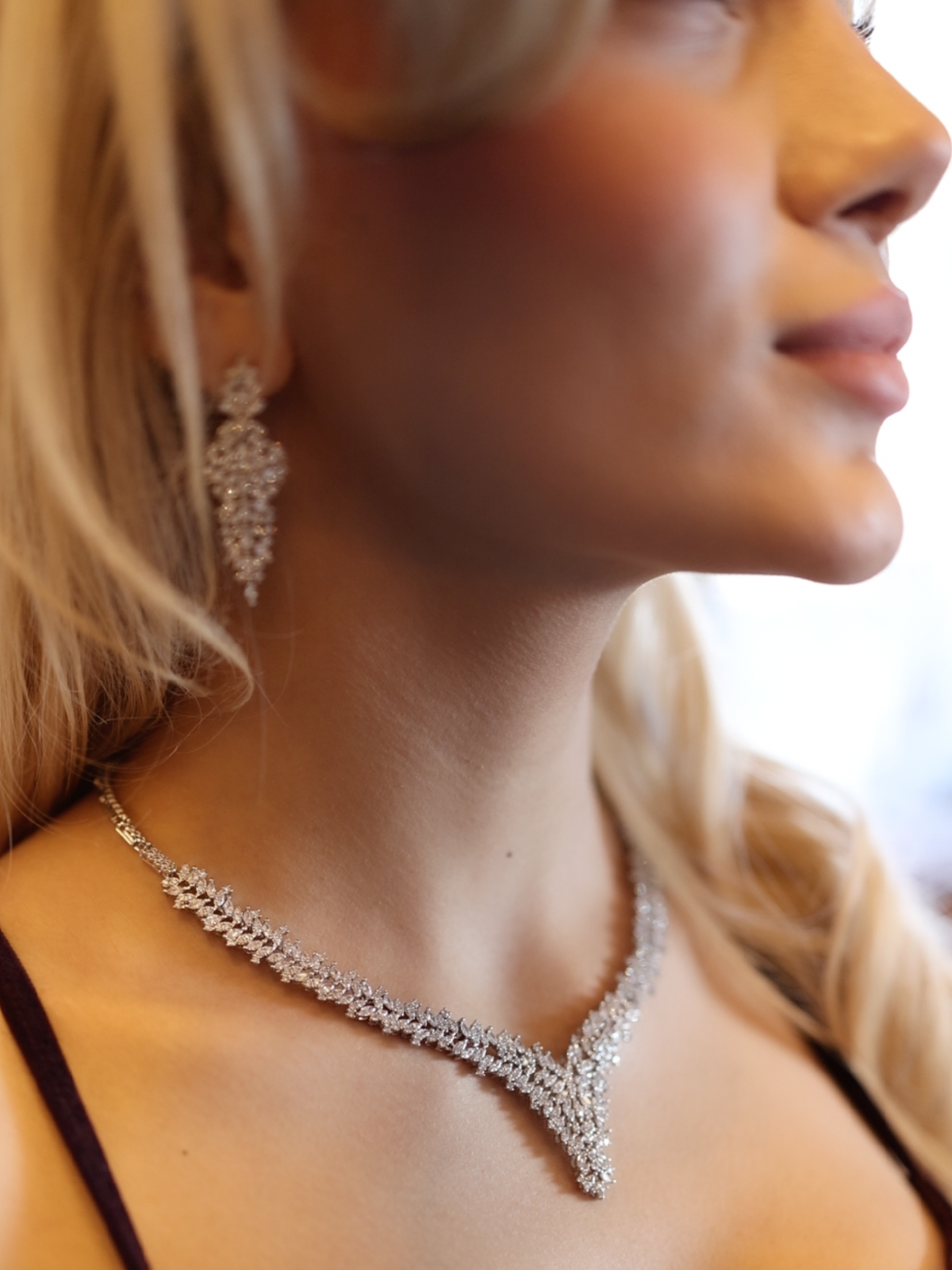 Harper Kolye - Küpe - Bileklik - Yüzük Set; her daim şıklığı simgeleyen, ayarlanabilir yüzük bedeliyle zarif takı seti.