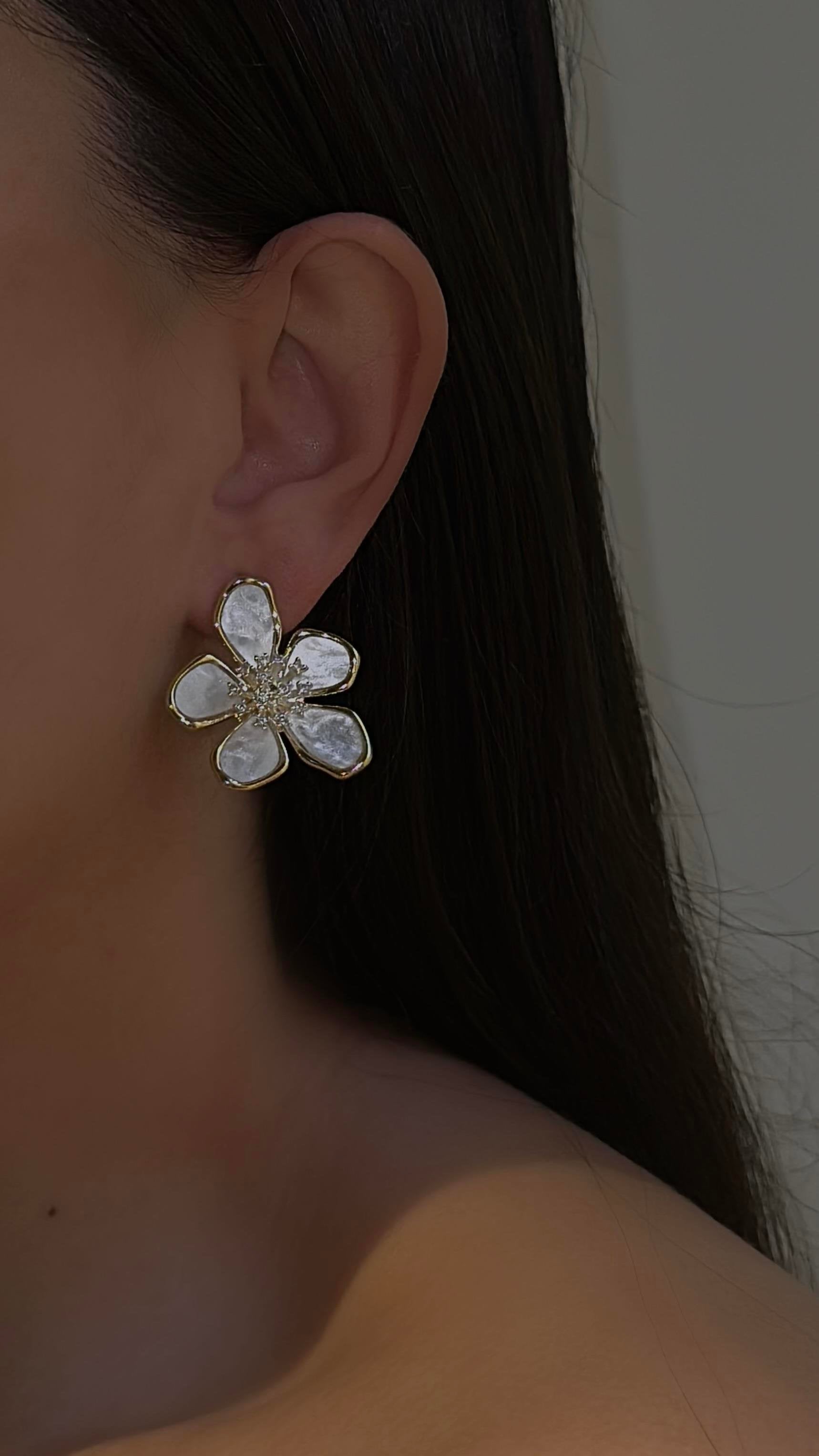 Lira Earring