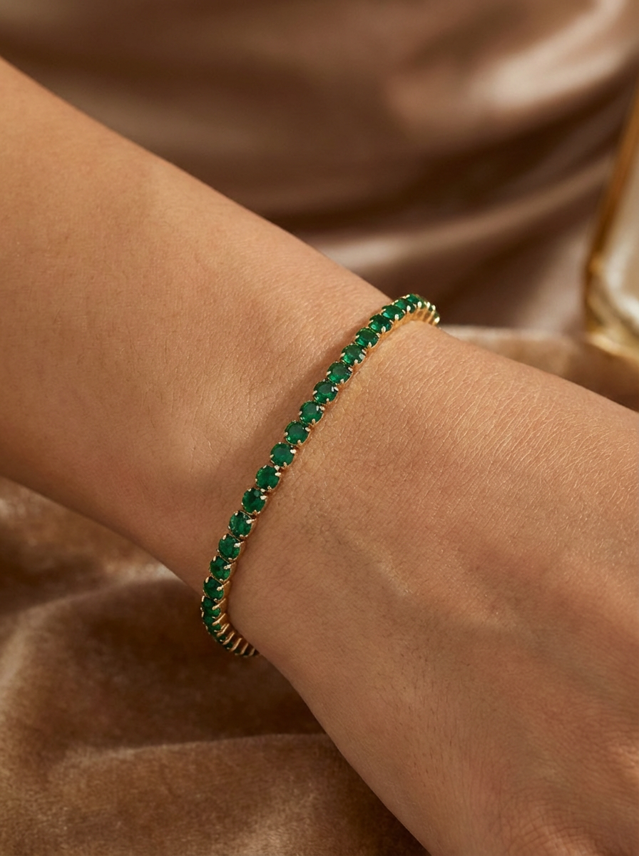 Lüks ve zarafetle tasarlanmış 2.5MM Green Gold Su Yolu Bileklik, altın kaplama detaylarıyla dikkat çekiyor, bileğinizdeki şıklığı artırıyor.