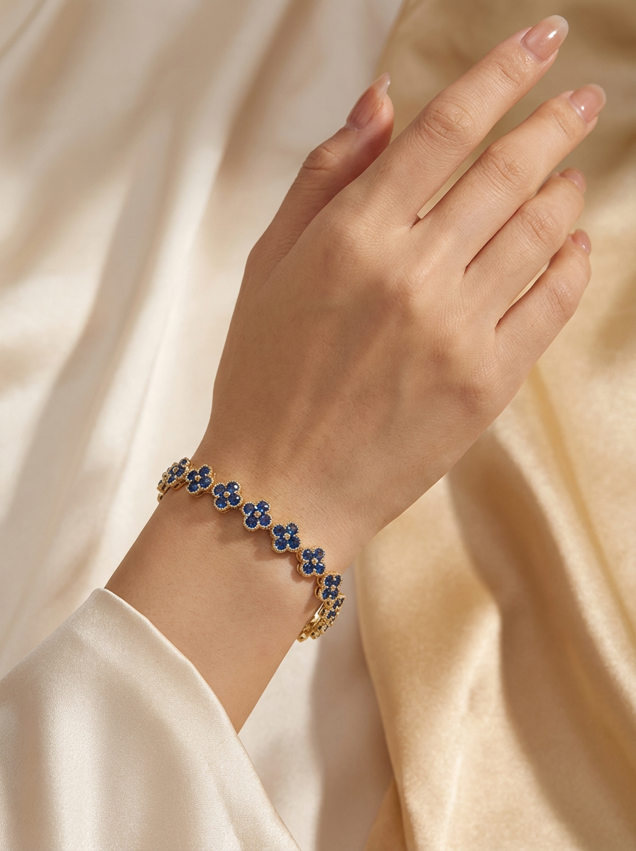 Bianca Bileklik - 1. sınıf pirinç ve yüksek kalite altın kaplama ile özenle tasarlanmış zarif bileklik.