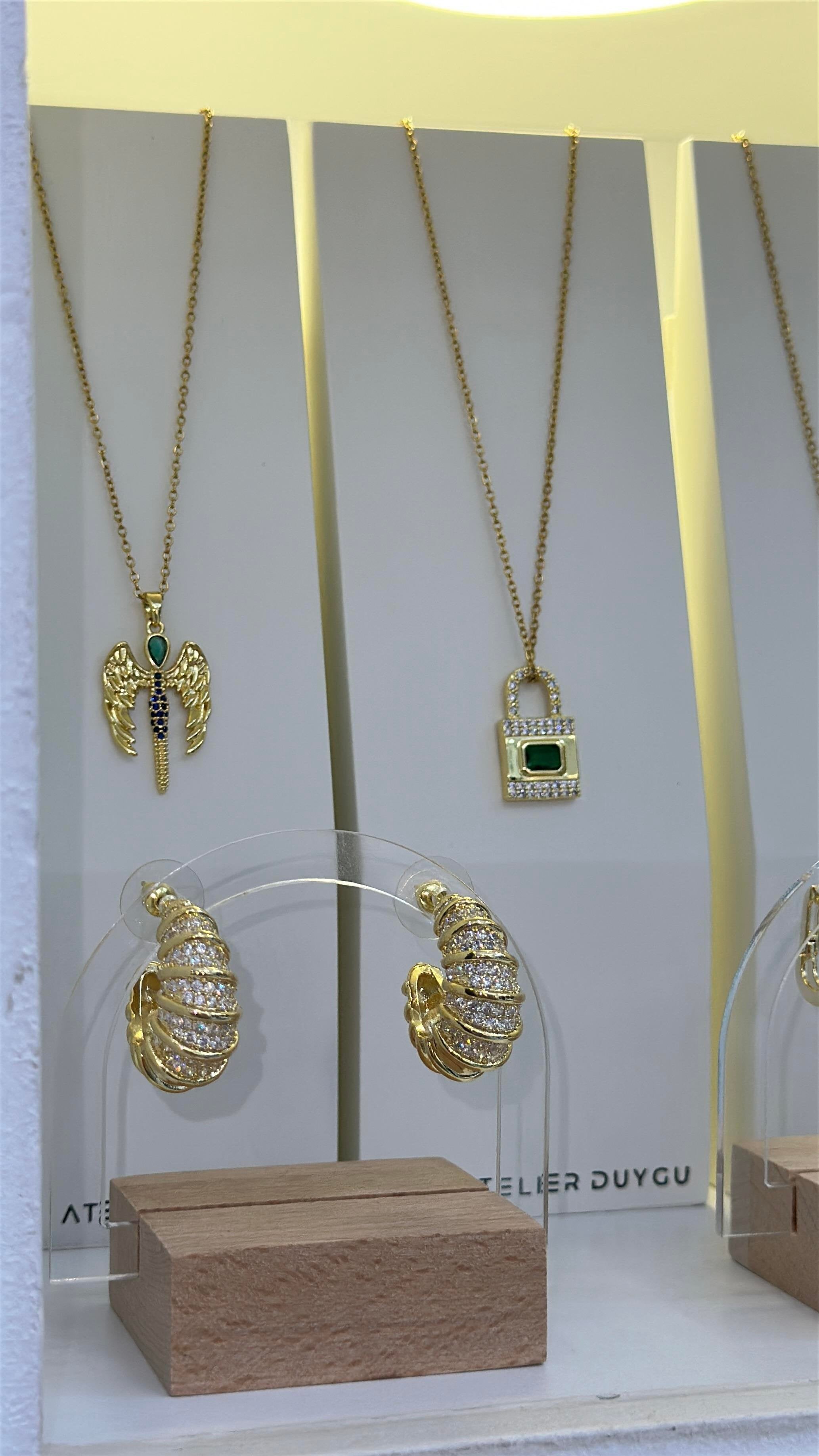 Vera Necklace