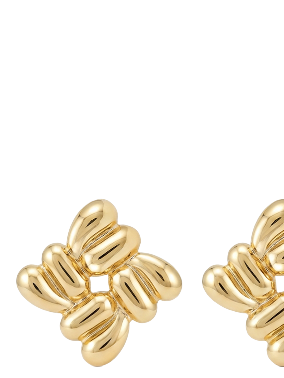 Naomi Küpe, zarif altın kaplama çelik yapısıyla konforlu ve şık bir görünüm sağlıyor.