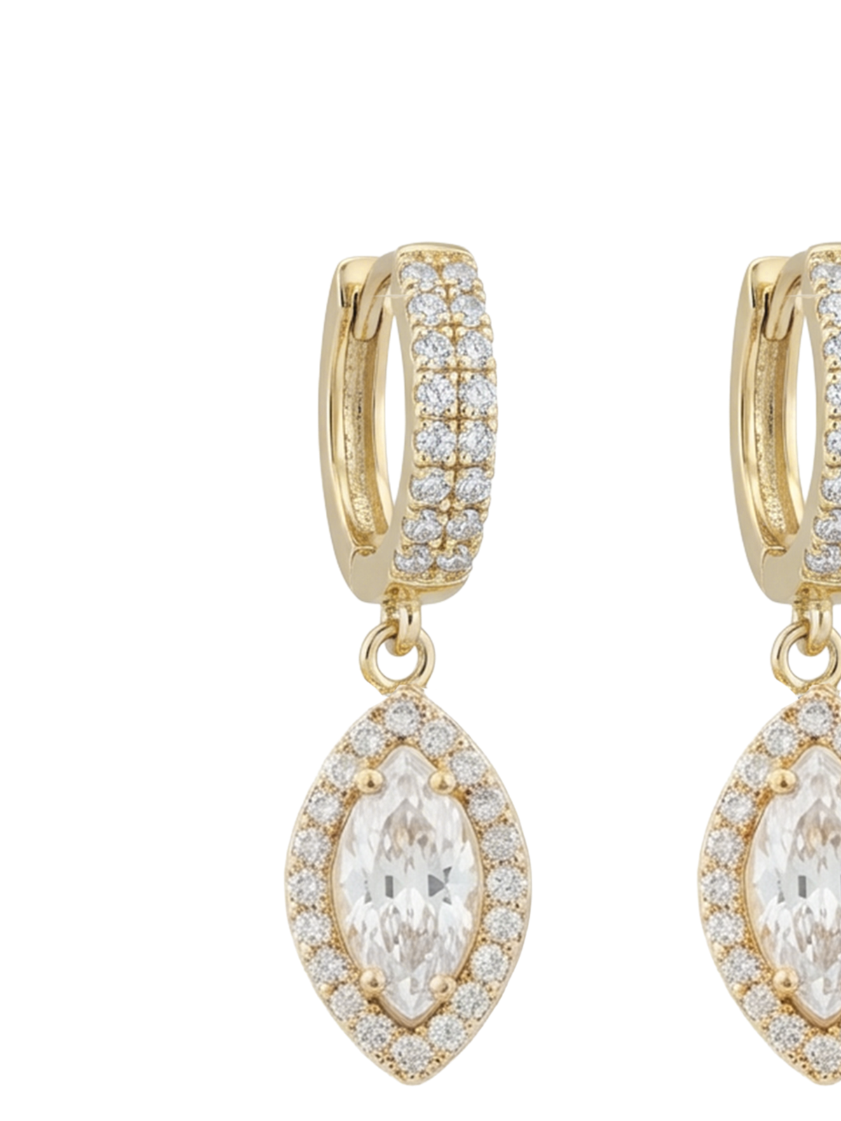 Carol Küpe - Işıltılı Damla Kesim Küpe, altın kaplama pirinçten yapılmış, pırlanta görünümlü zirkon taşları ile zenginleştirilmiş elegant tasarım, şık bir görünüm için ideal.