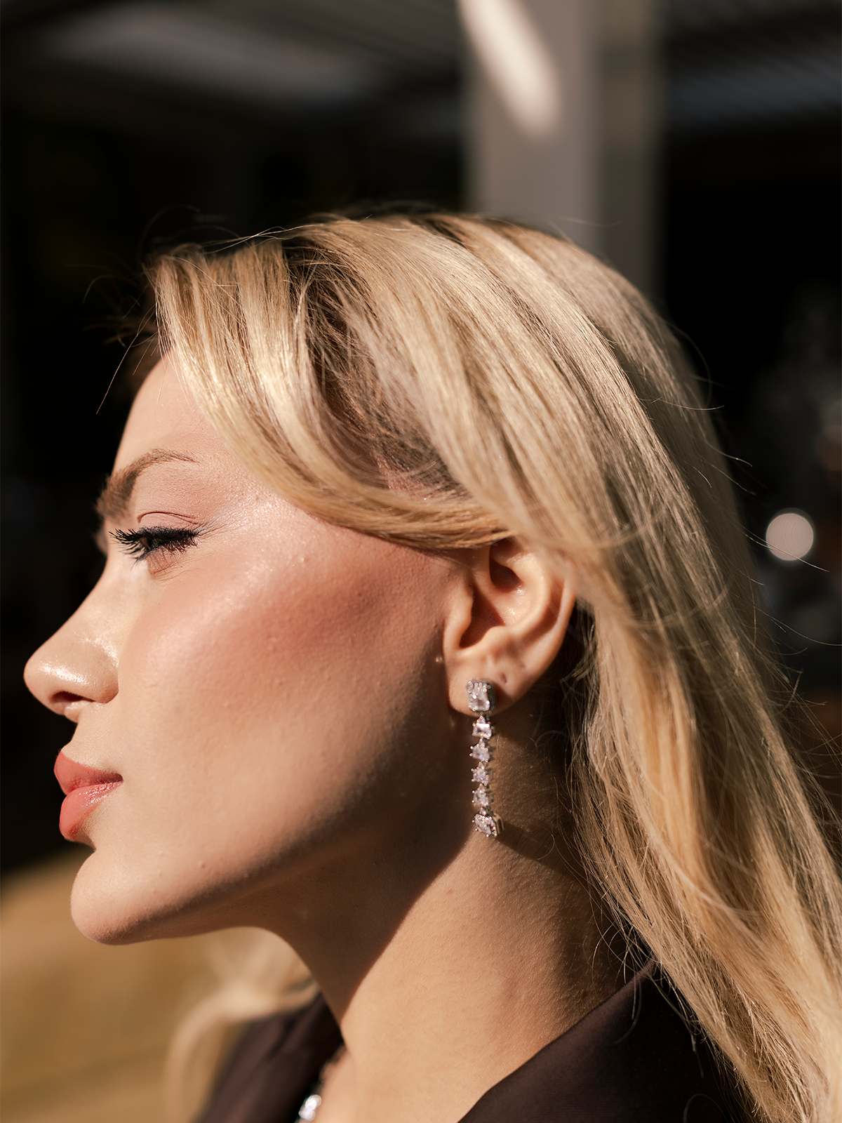 Zarif ve şık Küpe koleksiyonu, Atelier Duygu'nun ışıltılı taşlarla tasarlanmış modern tektaş küpe modelleriyle stilinize sofistike bir dokunuş katıyor.