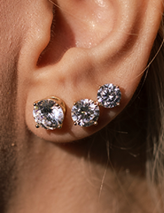 Lüks ve zarif 3 Küpe 1000TL koleksiyonu, Taine Küpe, Reya Küpe, Zina Küpe gibi özel tasarımlar içerir.