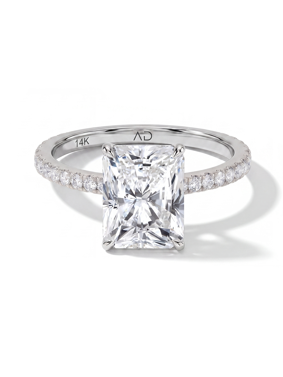 Radiant Kesim Kolu Taşlı Tektaş Yüzük