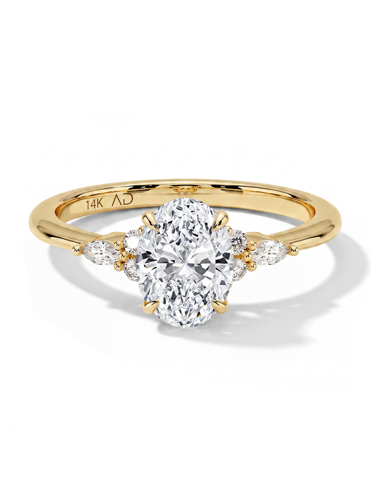 1.30CT Oval Taş Yanları Markiz Kesim Tektaş Yüzük