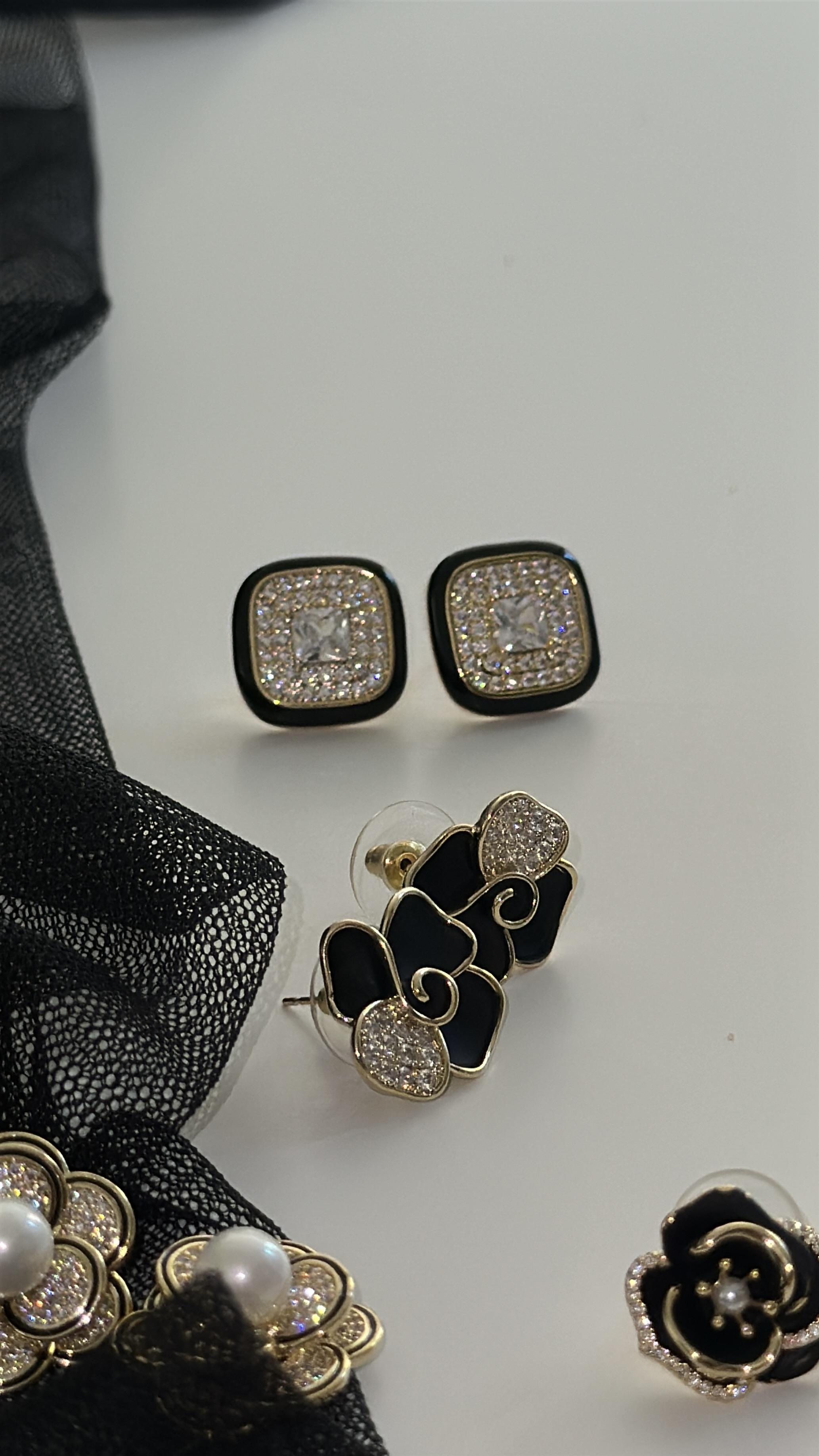 Nivae Earring