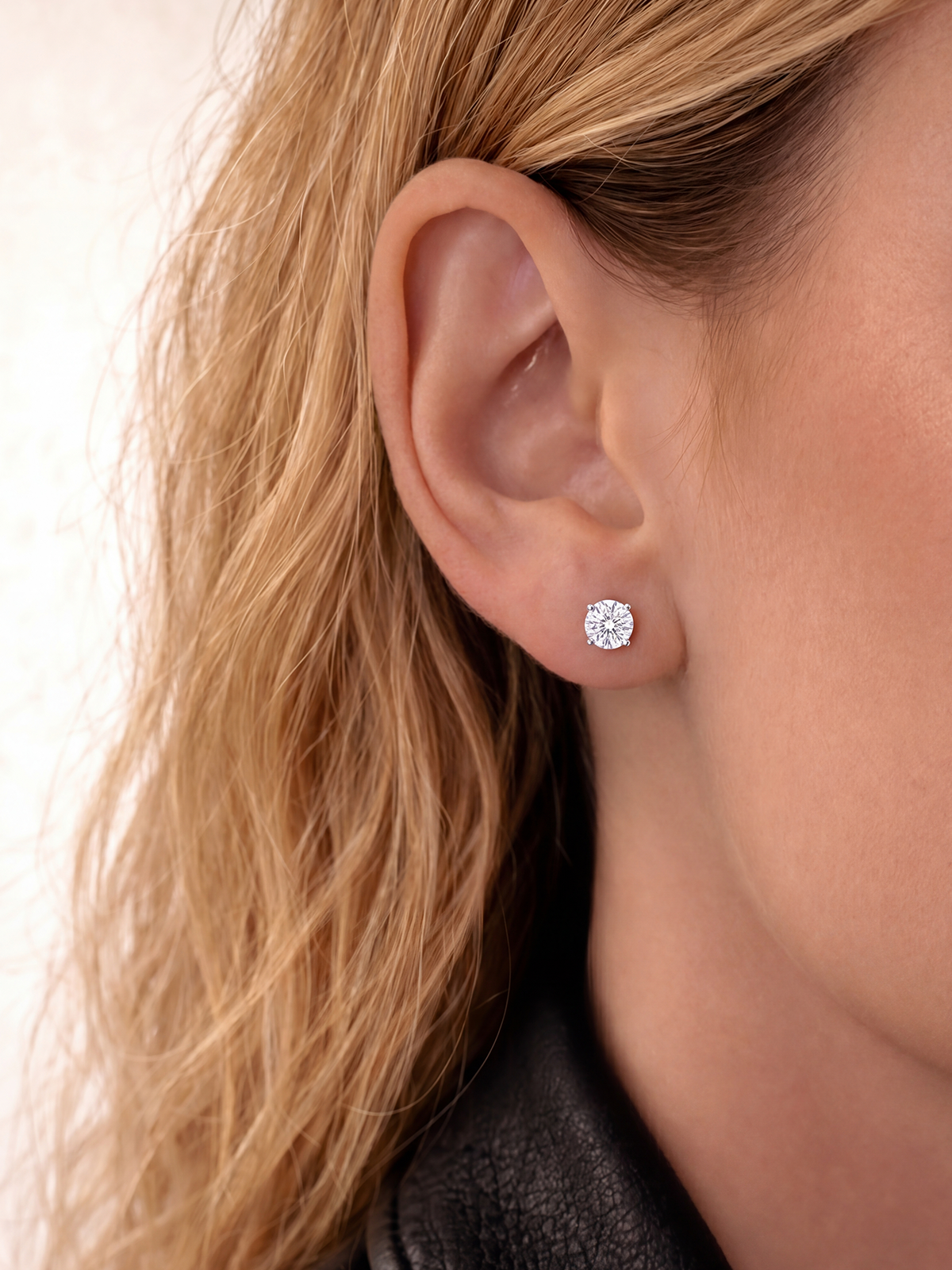 4 Tırnak Tektaş Küpe