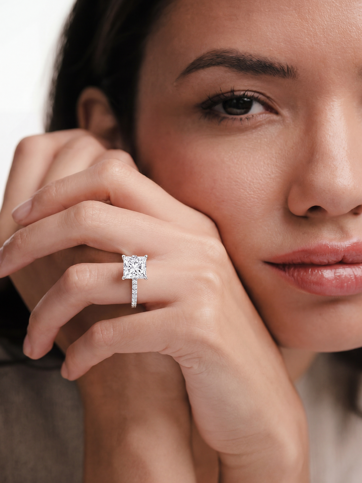 Prenses Kesim Kolu Taşlı Tektaş Yüzük