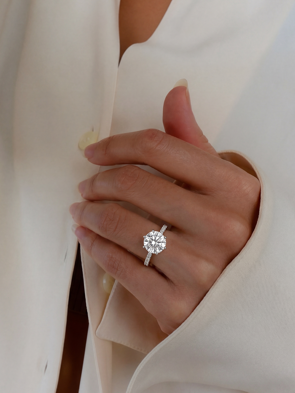 6 Tırnak Kolu Taşlı Tektaş Yüzük