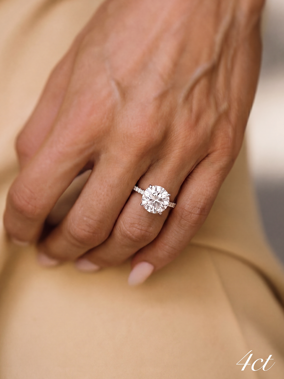 4 Tırnak Kolu Taşlı Tektaş Yüzük