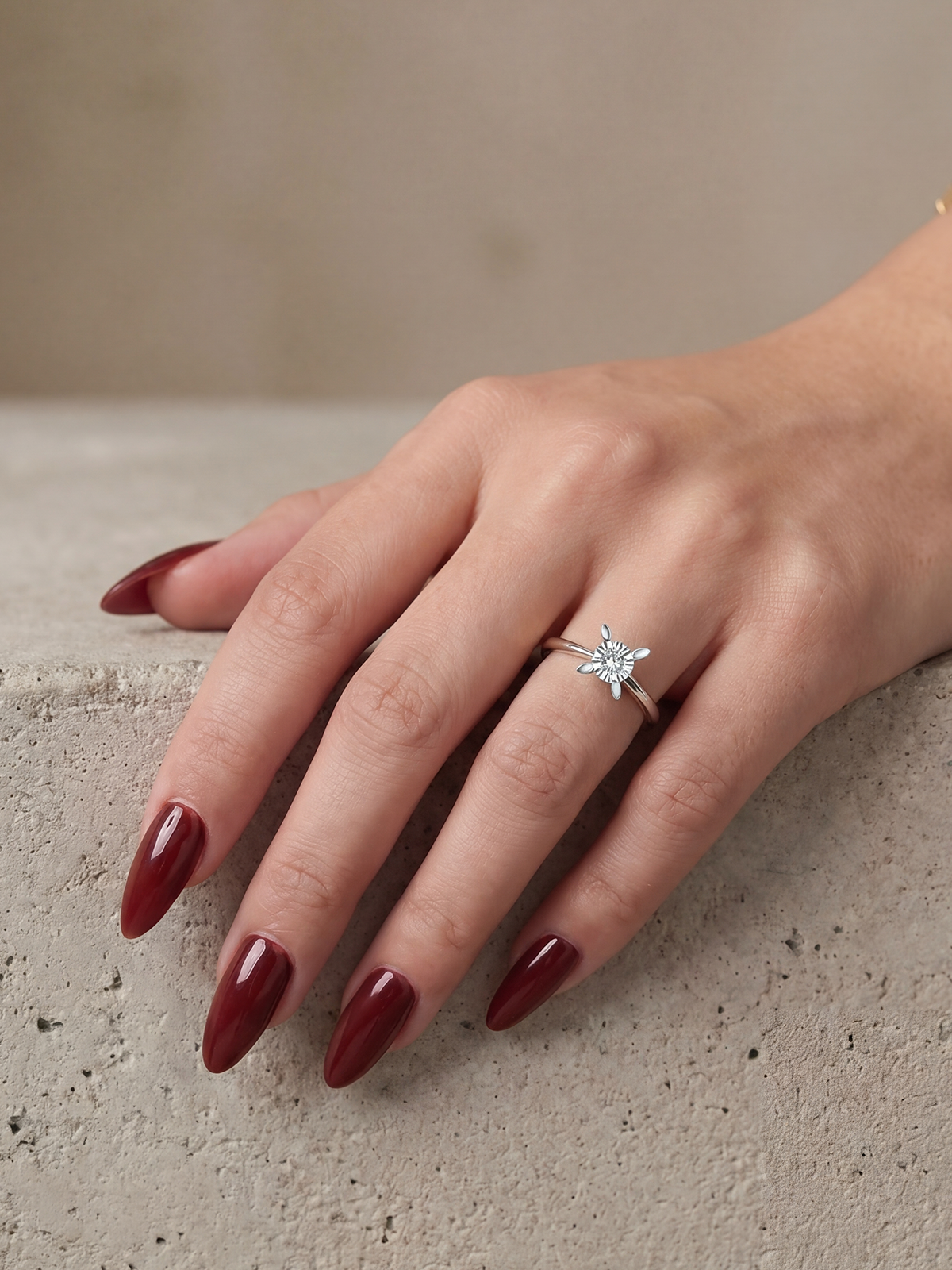 Badem Tırnak Tektaş Yüzük