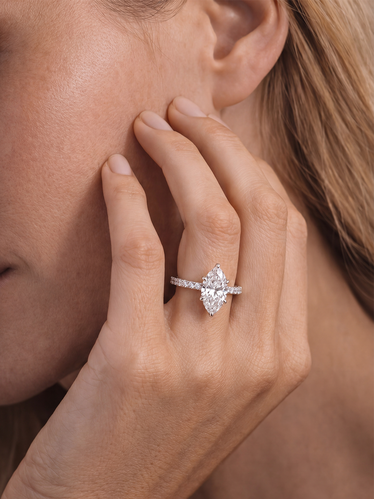 Markiz Kesim Kolu Taşlı Tektaş Yüzük