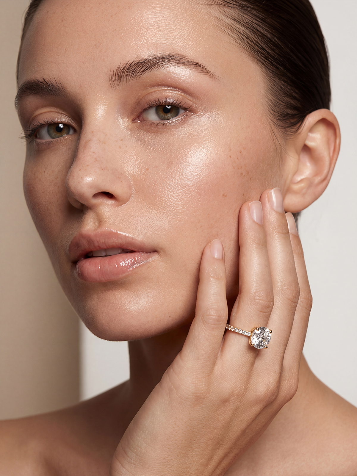 2.0CT | 4 Tırnak Kolu Taşlı Tektaş Yüzük