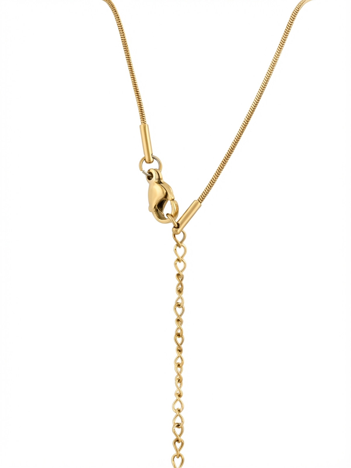 Atelier Duygu'nun lüks tasarımı olan Eva Kolye, göz motifi ve baget taşlarla süslenmiş, zarif yılan zinciriyle modern tarzda şıklık sunuyor.